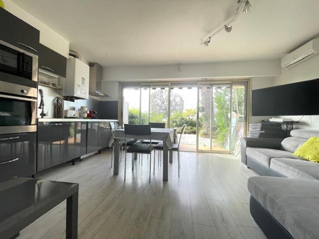 Appartement Face A La Mer Et Au Port Saint Laurent Du Var Avec Jardin Privatif Exteriér fotografie